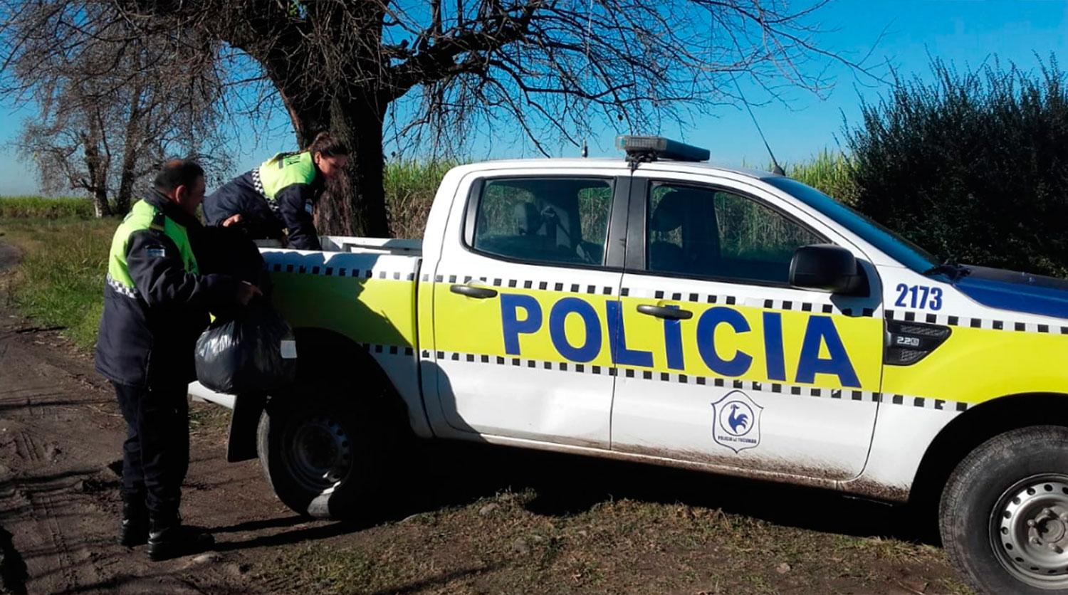 Policías solidarios donaron ropa y útiles a una escuela de La Rinconada