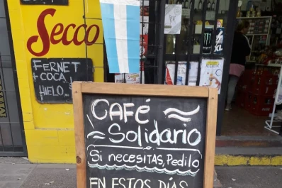 Para los que sufren por el frío: en Ciudadela regalan café, té o mate
