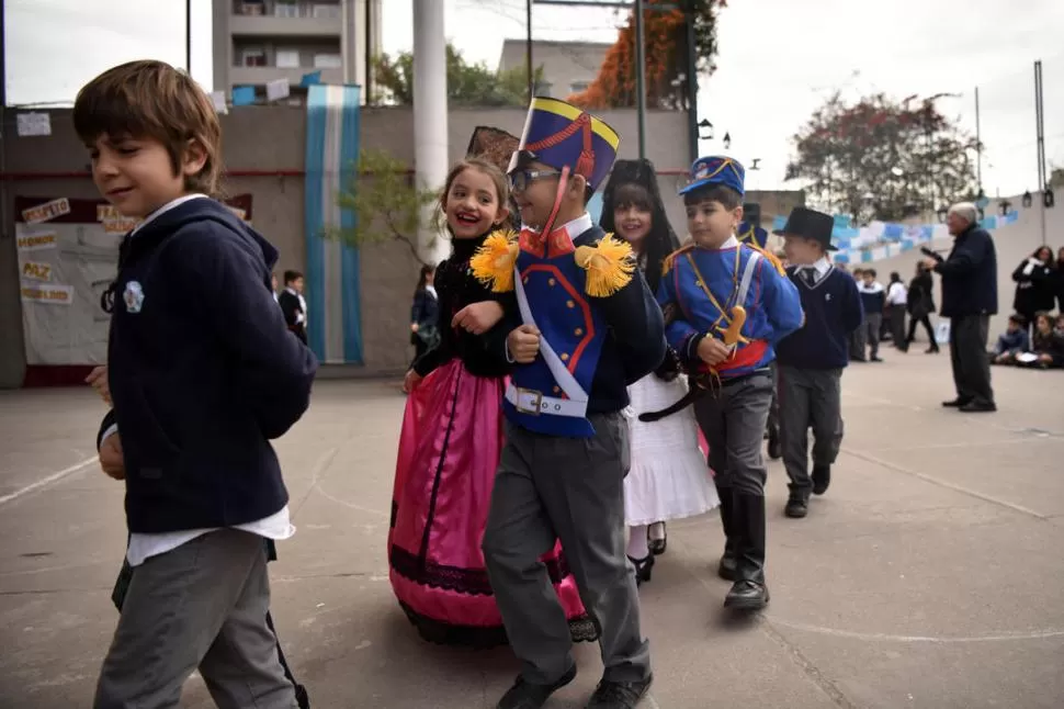 PERSONAJES. Niños de 2° grado en el acto del colegio Nueva Concepción.  la gaceta / foto de Ines Quinteros Orio