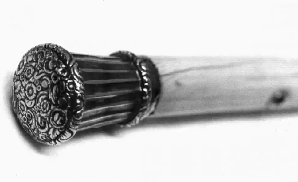 REGALO PRESIDENCIAL. Puño de oro del bastón que Justo José de Urquiza obsequió al tucumano Salustiano Zavalía, en 1854.