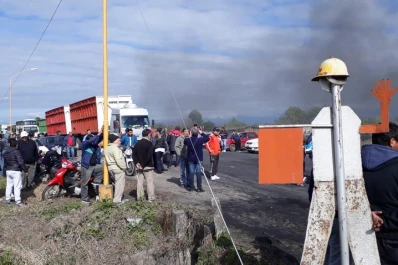 Trabajadores del ingenio Santa Bárbara vuelven a cortar la ruta 38