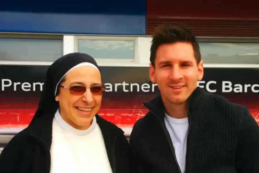 “La monja tuitera” salió a bancar a Messi: es tucumana y grabó un video que fue viral