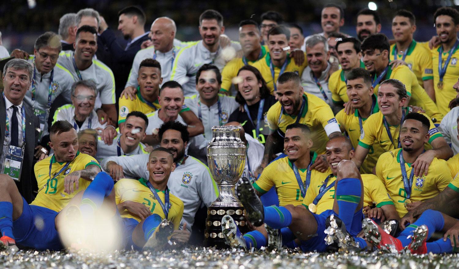 Los jugadores brasileños festejaron y luego se acordaron de Messi. REUTERS