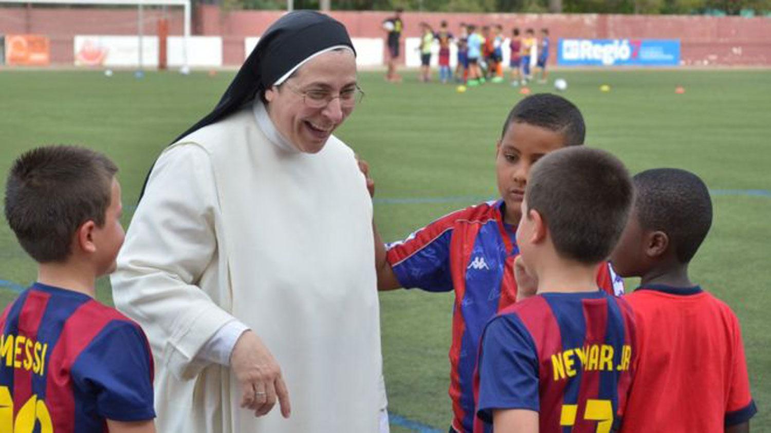 “La monja tuitera” salió a bancar a Messi: es tucumana y grabó un video que fue viral