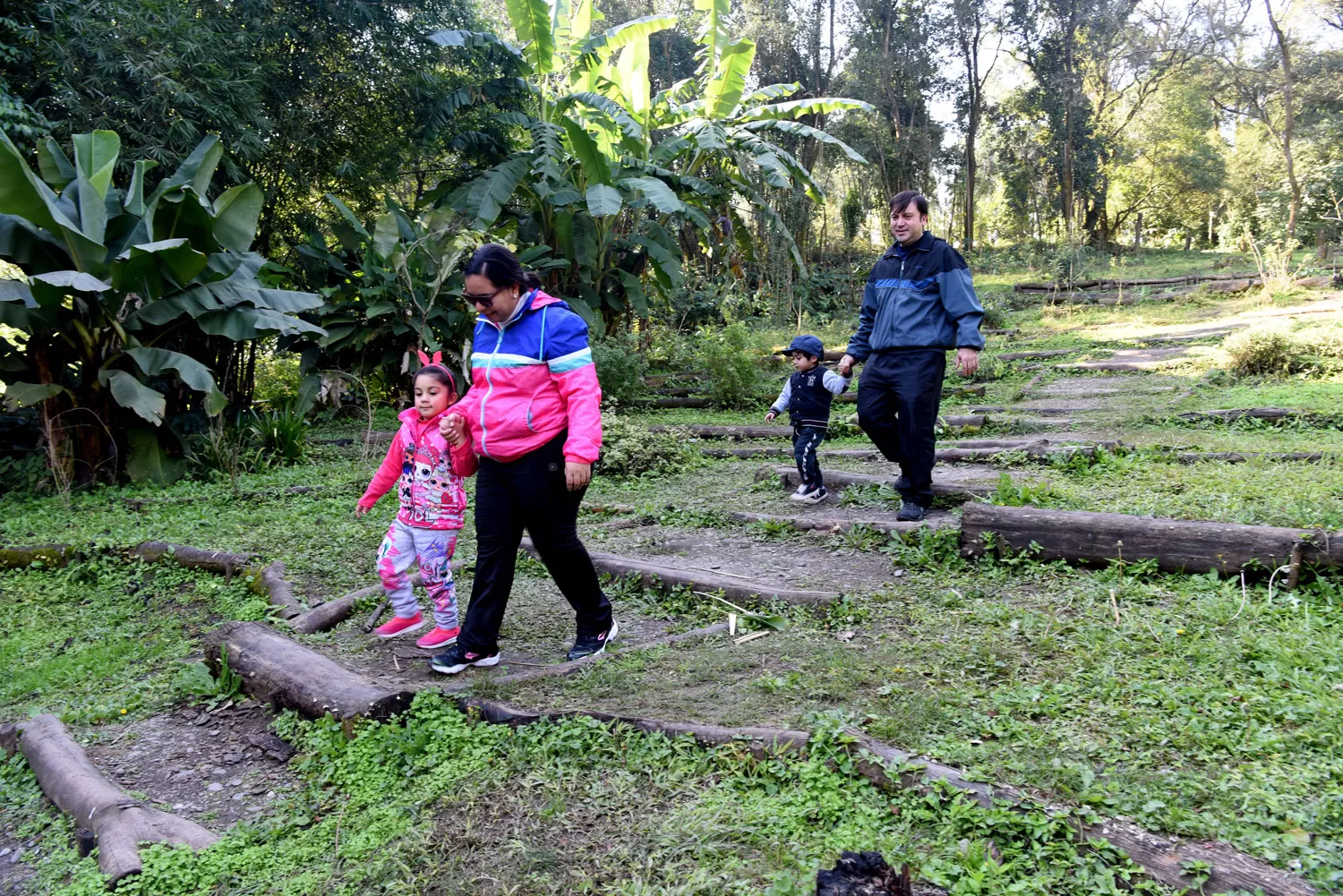ITINERARIOS. En el Jardín Botánico y en la Reserva de Horco Molle, el trabajo de conservación se acompaña con programas educativos y actividades para las familias.