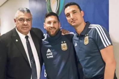 La unión hace la fuerza: Scaloni y Tapia respaldaron a Messi