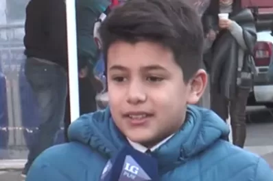 El chocolate estaba rico pero faltó la factura, contó un niño sobre el desayuno patrio