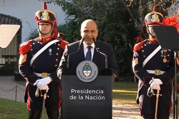 Manzur pronunció un breve discurso y recordó a De la Rúa