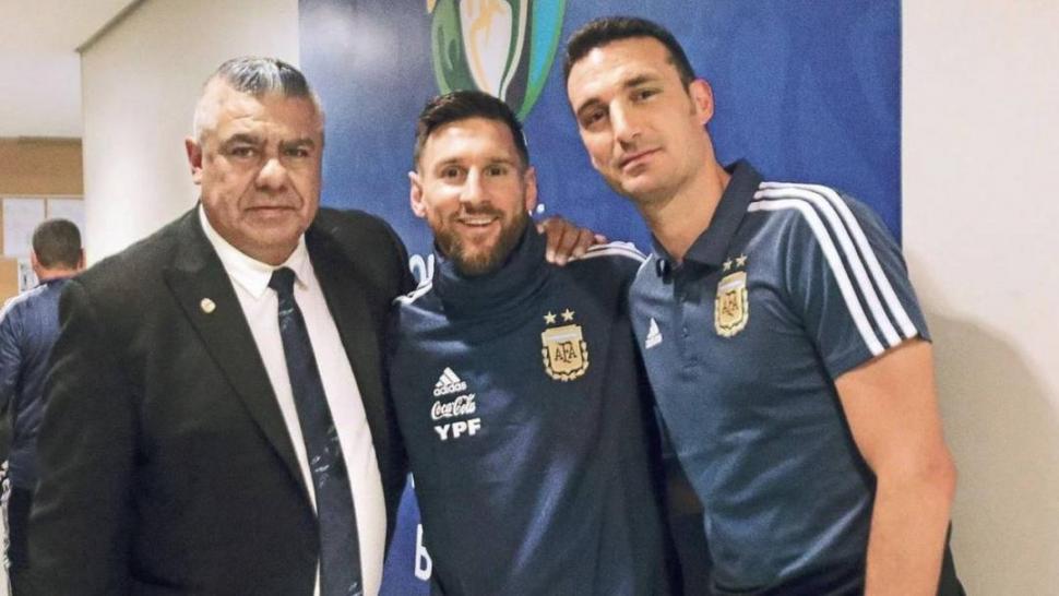 APOYO. Tapia, Messi y Scaloni se unen para accionar contra la Conmebol.  