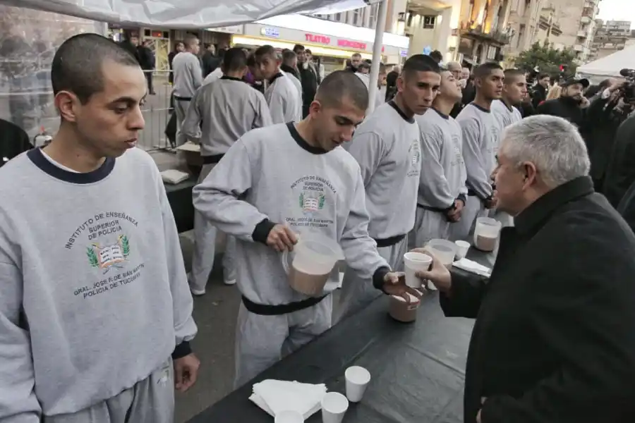 Durante el tradicional chocolate, Manzur y Jaldo lamentaron la muerte de De la Rúa