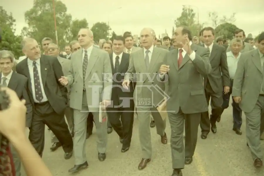 INUNDACIONES. De la Rúa llega a la provincia en marzo de 2000. 