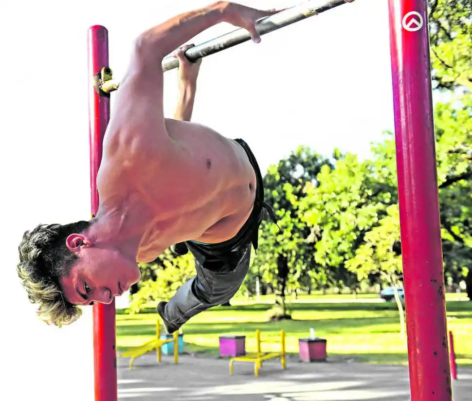 PROYECTOS. El grupo “Generación Activa” realiza sus prácticas en el parque 9 de Julio. Tiene integrantes de Banda de Río Salí, Manantial, Famaillá y Alderetes. 