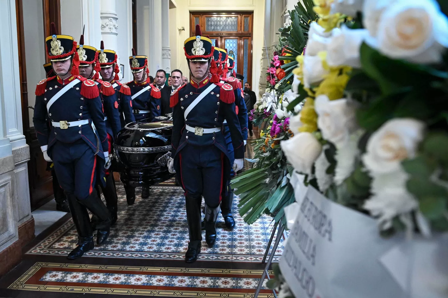 Inhumaron los restos del ex presidente Fernando de la Rúa