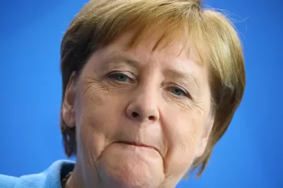 Merkel volvió a temblar en un acto público: qué dijeron desde su entorno