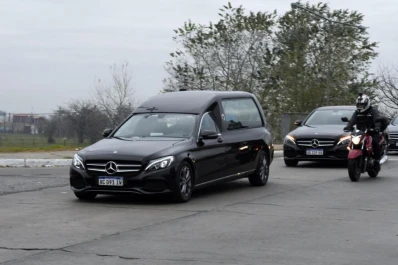 En una ceremonia privada, inhumaron a De la Rúa