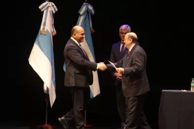 Video: así recibieron sus diplomas los funcionarios electos en las últimas elecciones