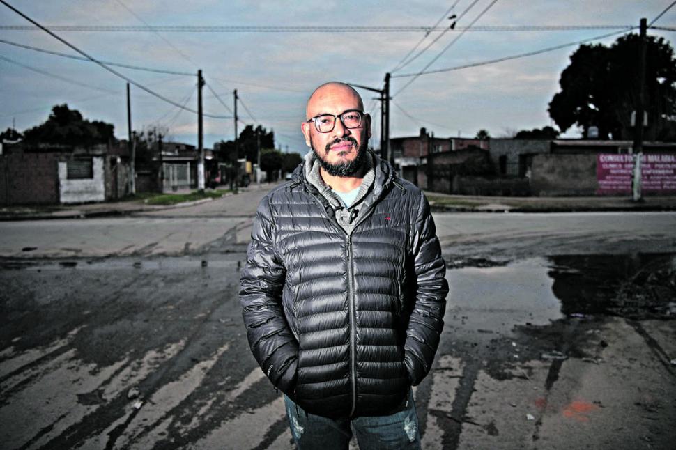 PSICÓLOGO. Luis Gómez, vecino del barrio Ejército Argentino, plantea cómo se podría ayudar al alumno de escasos recursos. 