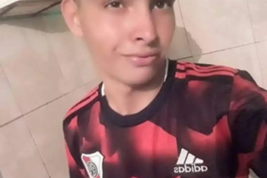 Tragedia en el fútbol santafesino: un joven atajó un penal con el pecho y murió