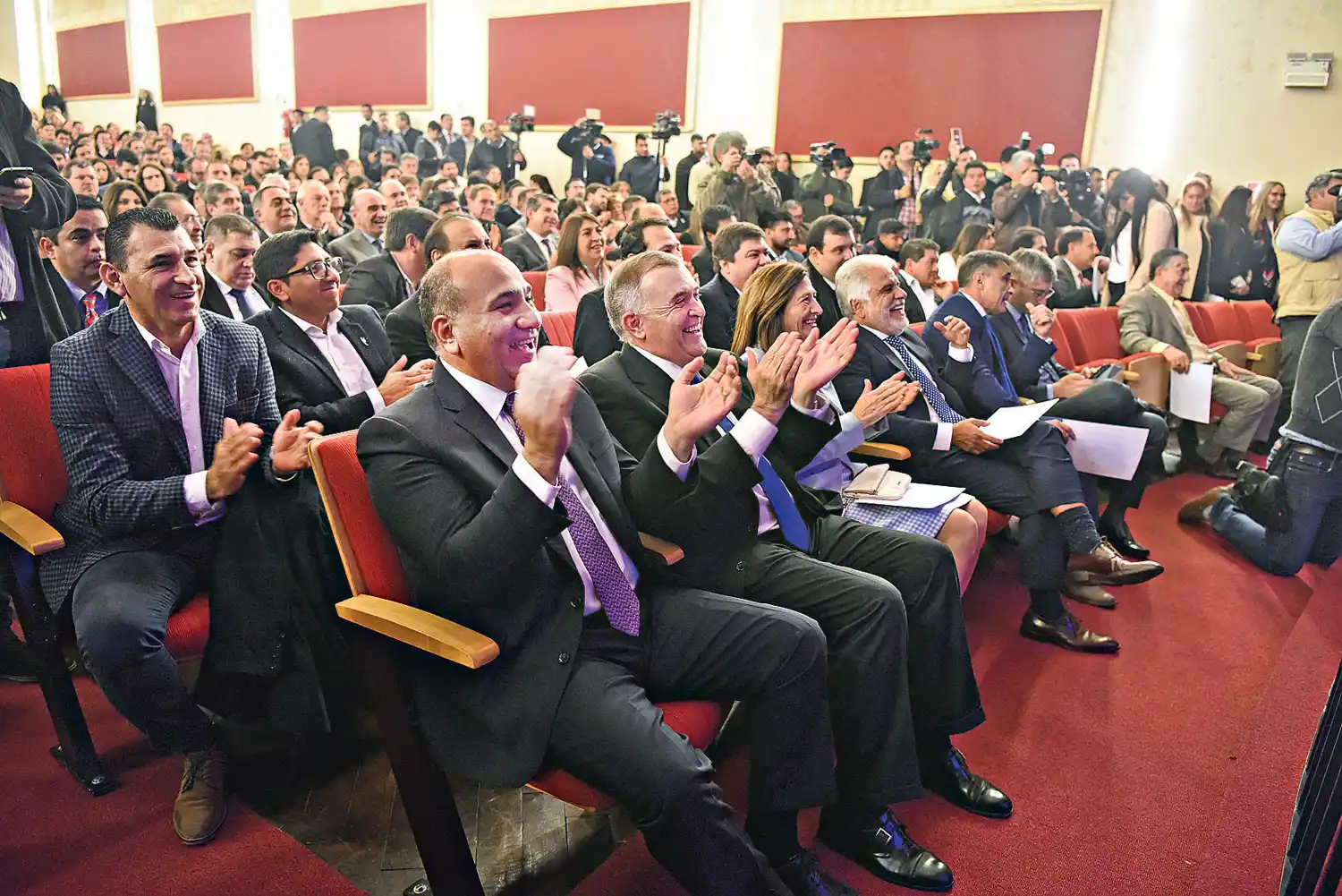 Así fue el detrás de escena de la entrega de diplomas a los electos