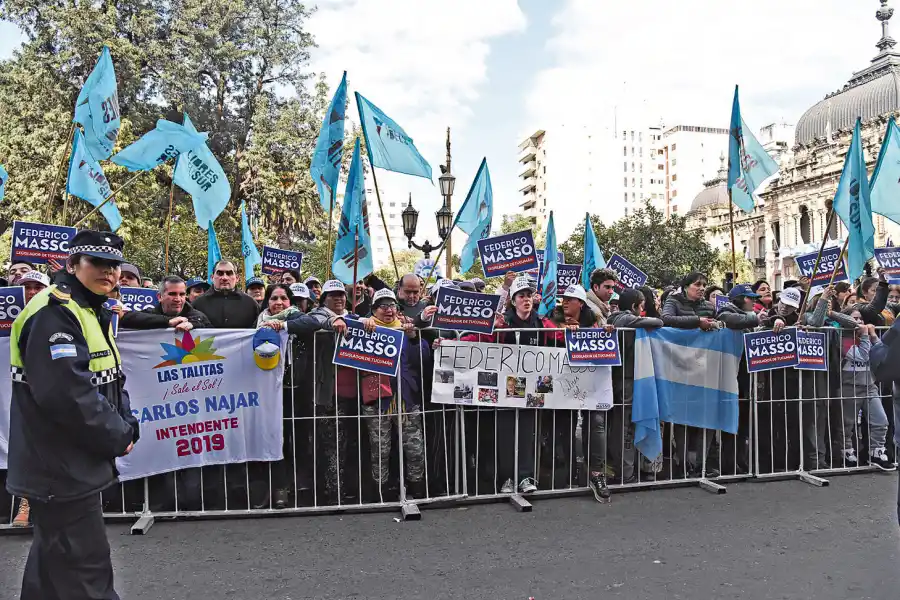 Así fue el detrás de escena de la entrega de diplomas a los electos