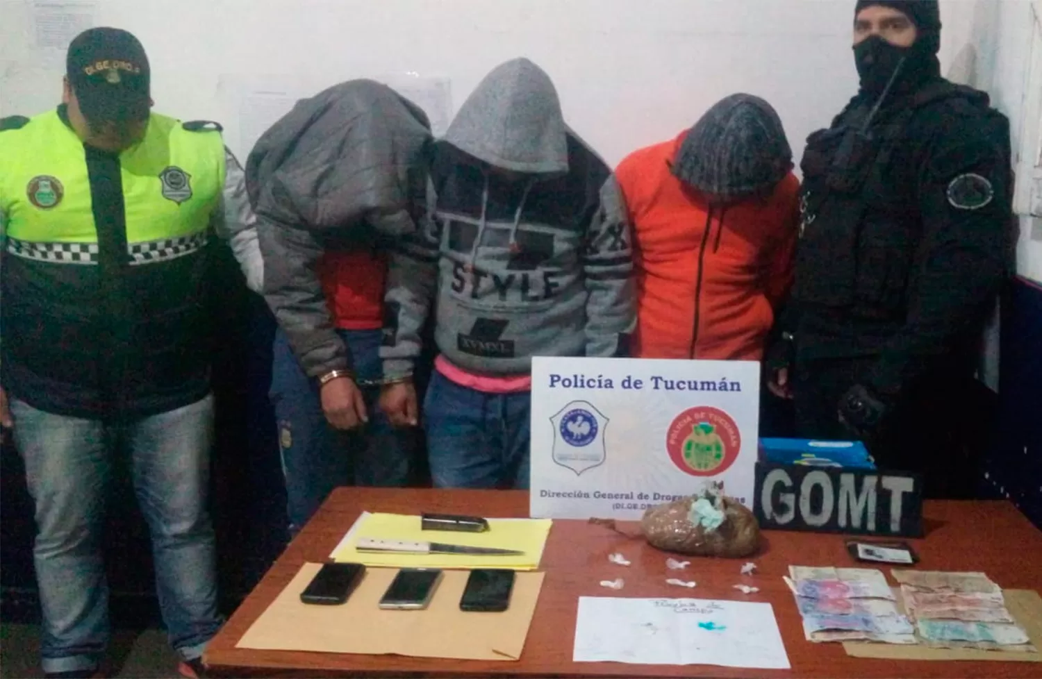 Detuvieron a dos hombres y a un adolescente con casi un kilo de cocaína en La Costanera