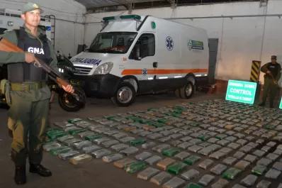 Traficaban droga en una ambulancia y los detuvieron