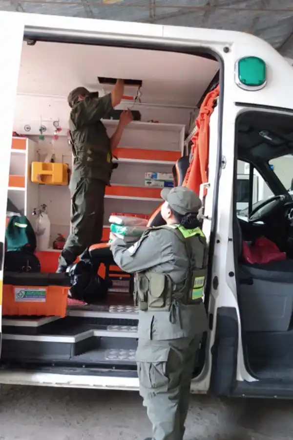 Traficaban droga en una ambulancia y los detuvieron