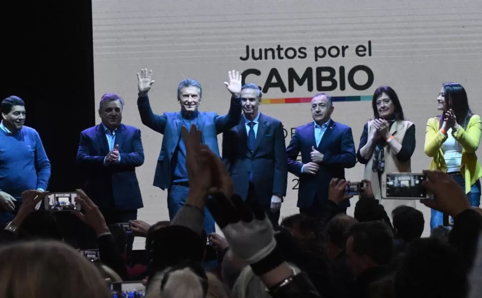 EN LA DOCTA. Macri y Pichetto siguen en campaña por los principales distritos electorales del país. télam