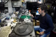 Con la moda vintage, florecen nuevos y viejos oficios