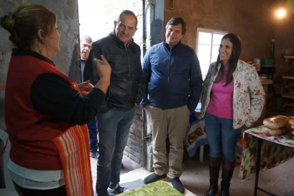 El senador, con Sarita: un recorrido alperovichista