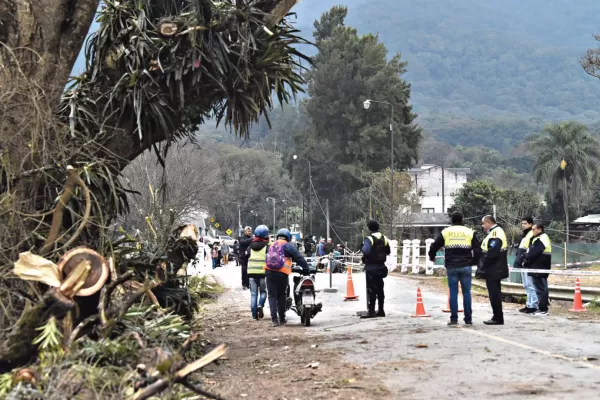 Dejaron los autos y pasaron caminando