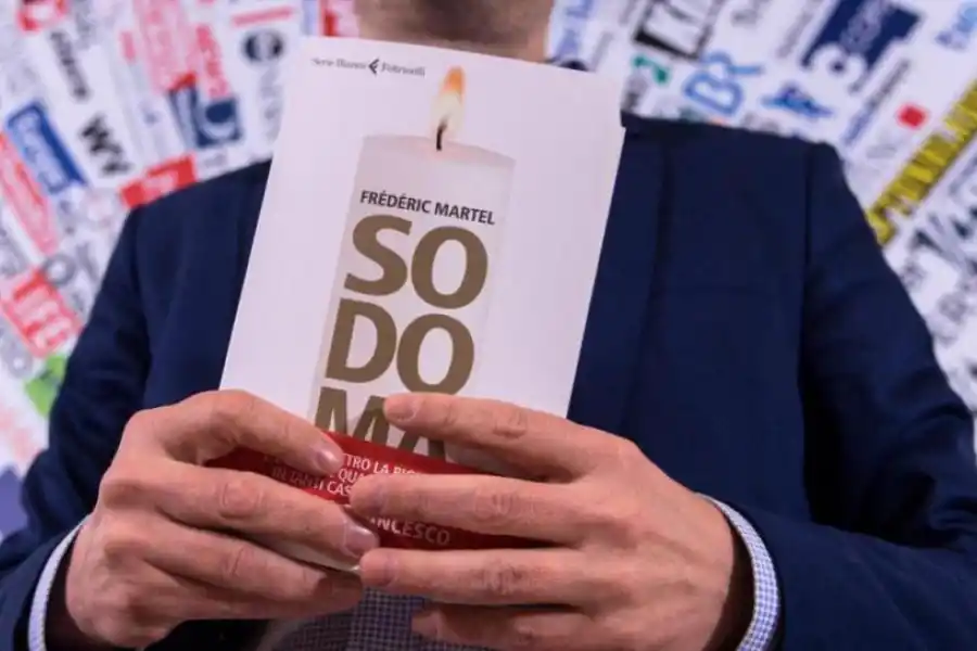 LIBRO. “La fe es más grande que la institución”, plantea Martel en Sodoma. credito