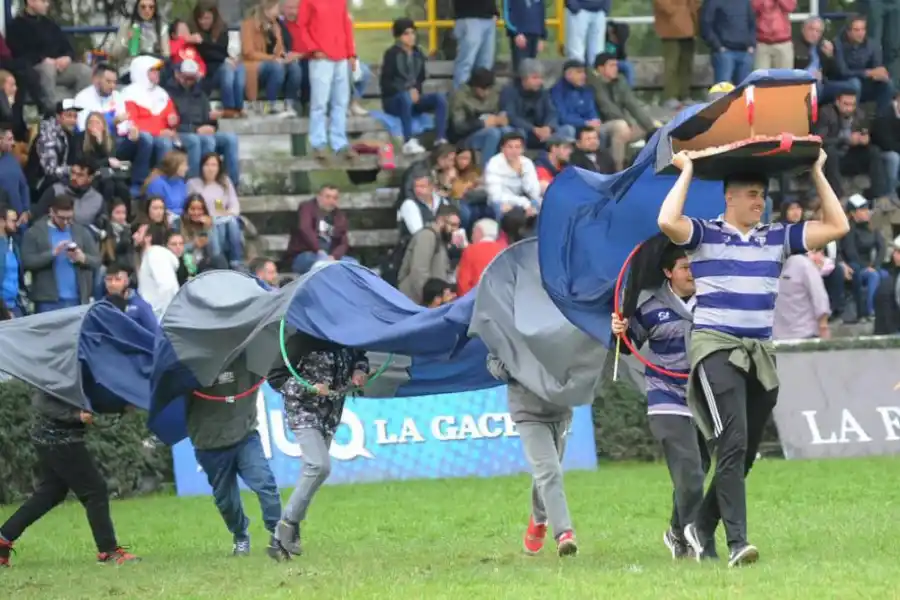 La tribuna puso la emoción en la final del Regional