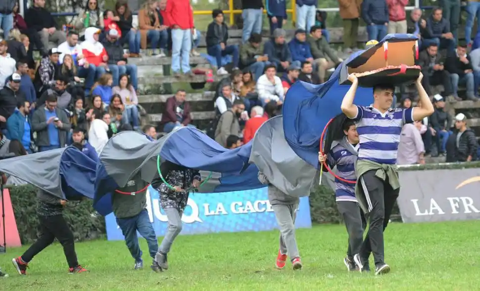 La tribuna puso la emoción en la final del Regional