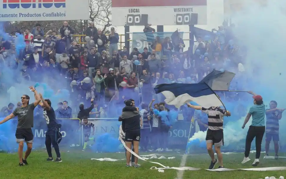 La tribuna puso la emoción en la final del Regional