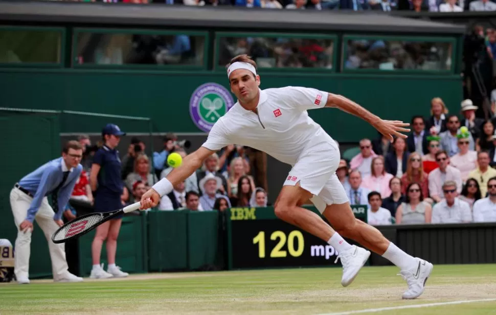 NO PUDO ESTA VEZ. Roger Federer perdió la final con “Nole” sólo por detalles. reuters