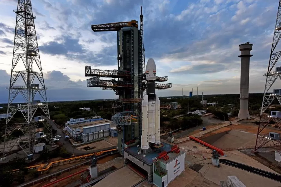 AVANCES. La organización espacial india tiene un fin científico, pero busca recursos que puedan explotarse.  Twitter / @isro