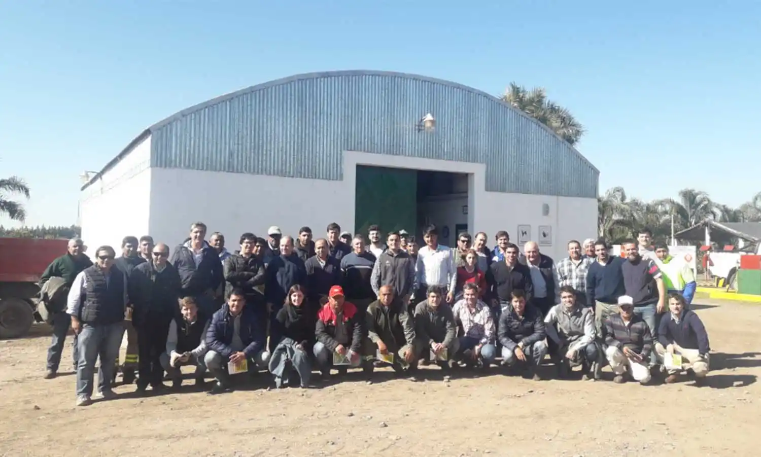 EN LOS NOGALES. Alrededor de 40 personas, entre técnicos y personal de campo de diferentes empresas, asistieron al evento.