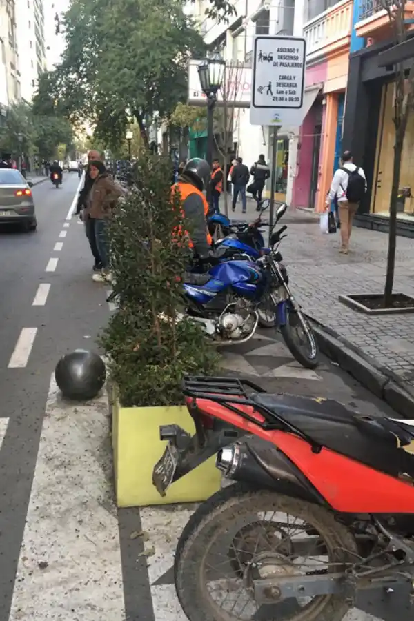 Continúan las denuncias por el mal uso de las semipeatonales