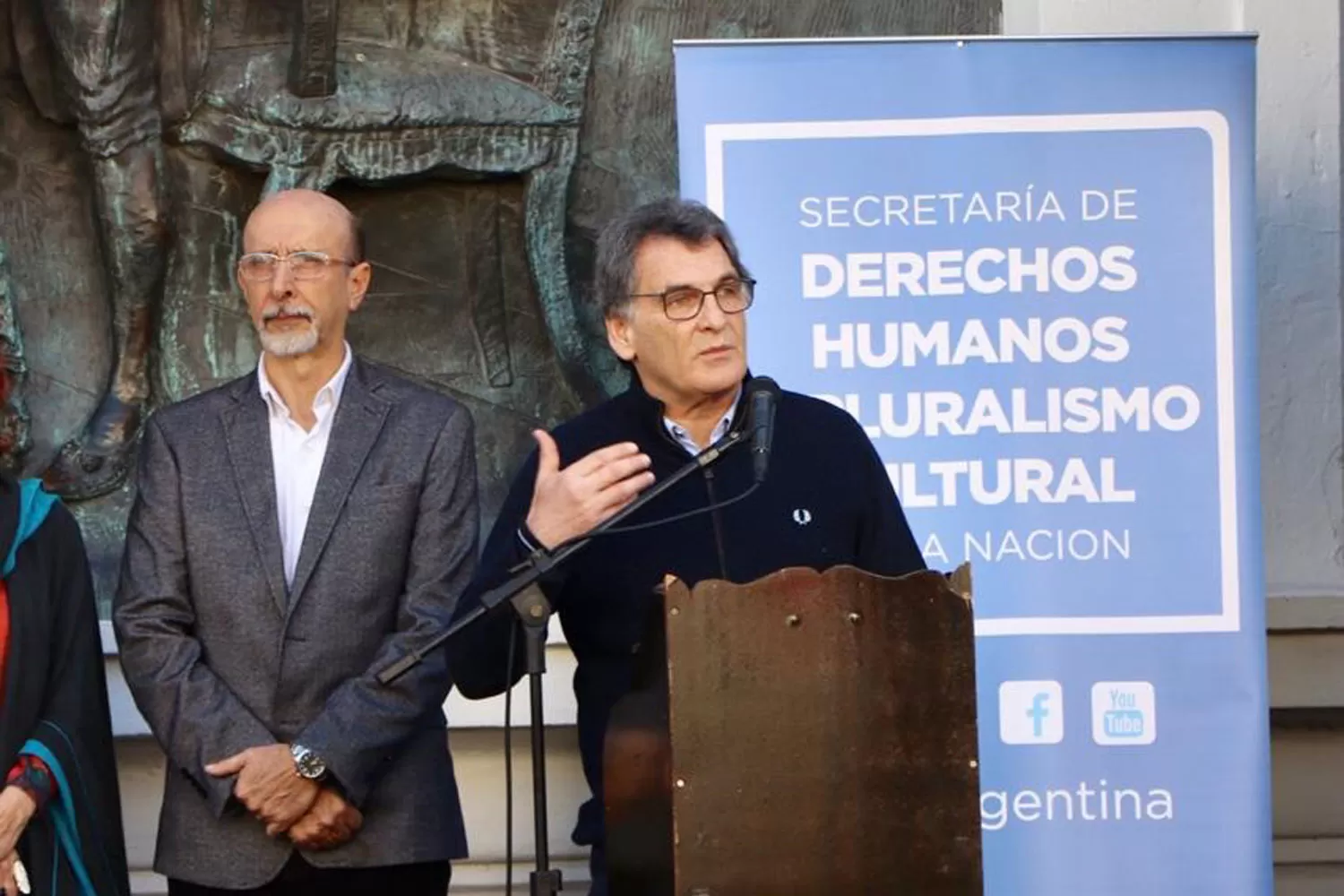 EN TUCUMÁN. Claudio Avruj habla durante la apertura de un foro de migrantes en la Casa Histórica.