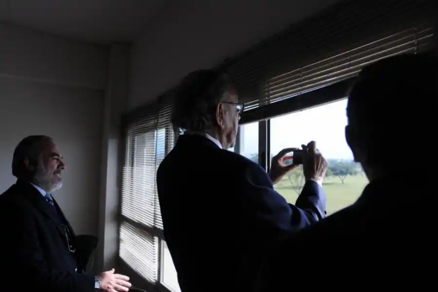 AMPLIACIÓN. La torre de 1984 del Museo de Arte Moderno de Nueva York, el primer gran trabajo de Pelli. plataforma arquitectura 