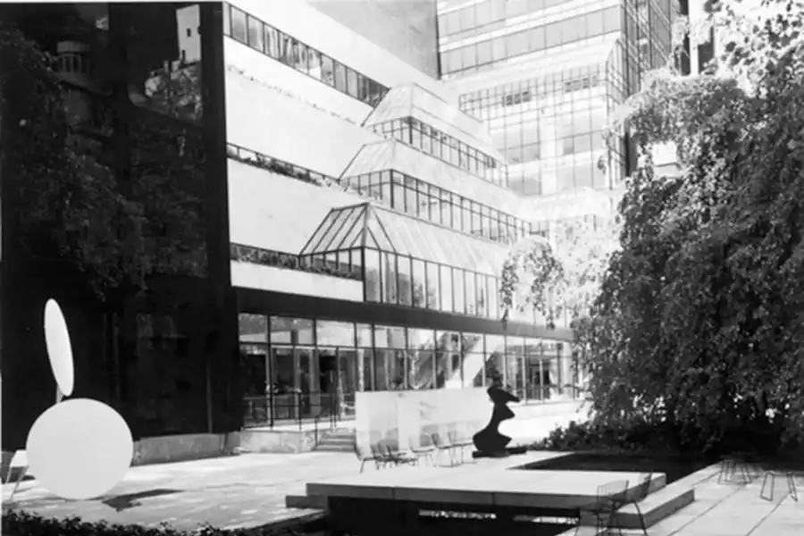 EL HOMBRE Y EL PAISAJE. Pelli toma una foto de Yerba Buena en el campus de estudio de la Unsta. la gaceta  / foto de analia jaramillo ( archivo) 