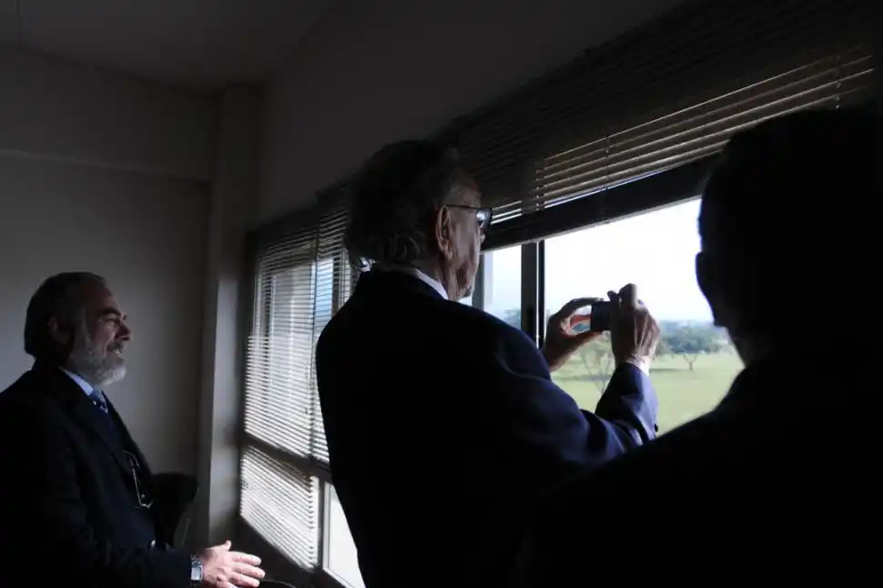 AMPLIACIÓN. La torre de 1984 del Museo de Arte Moderno de Nueva York, el primer gran trabajo de Pelli. plataforma arquitectura 