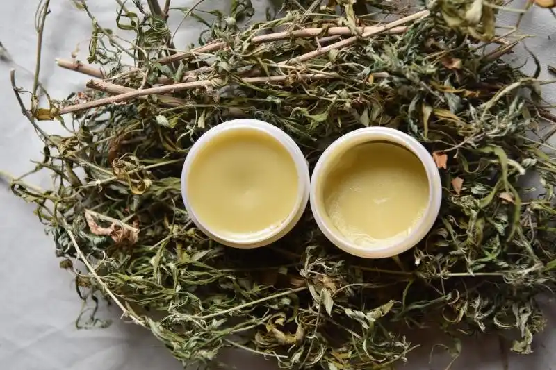 Las cremas y ungüentos se utilizan en dolores musculares, articulares y óseos.