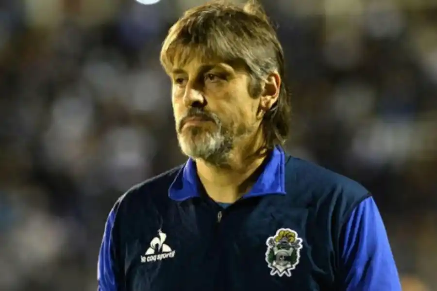  De los 24 técnicos de la Superliga, tres nunca jugaron al fútbol y ocho no llegaron a Primera 