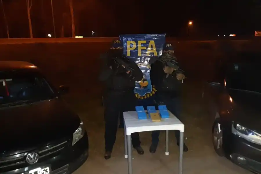 EL ÚLTIMO PROCEDIMIENTO. Los narcos tucumanos, por las últimas investigaciones, se inclinan por comprar cocaína en la localidad salteñao de Orán. 