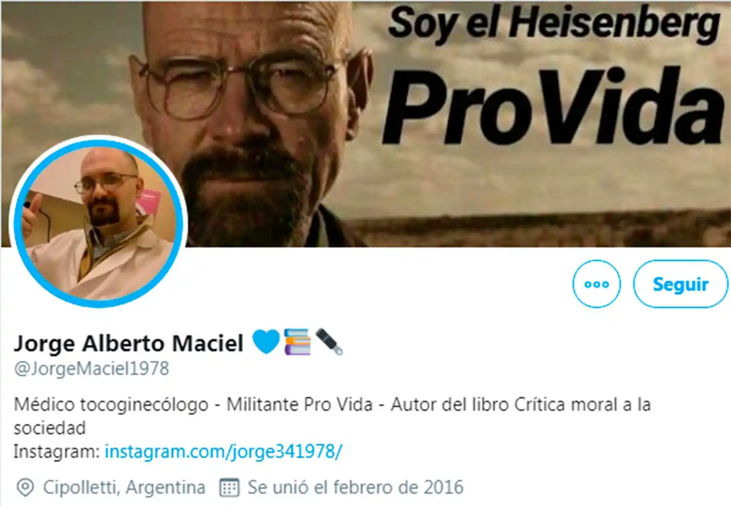 SU PERFIL DE TWITTER. Se presenta como 