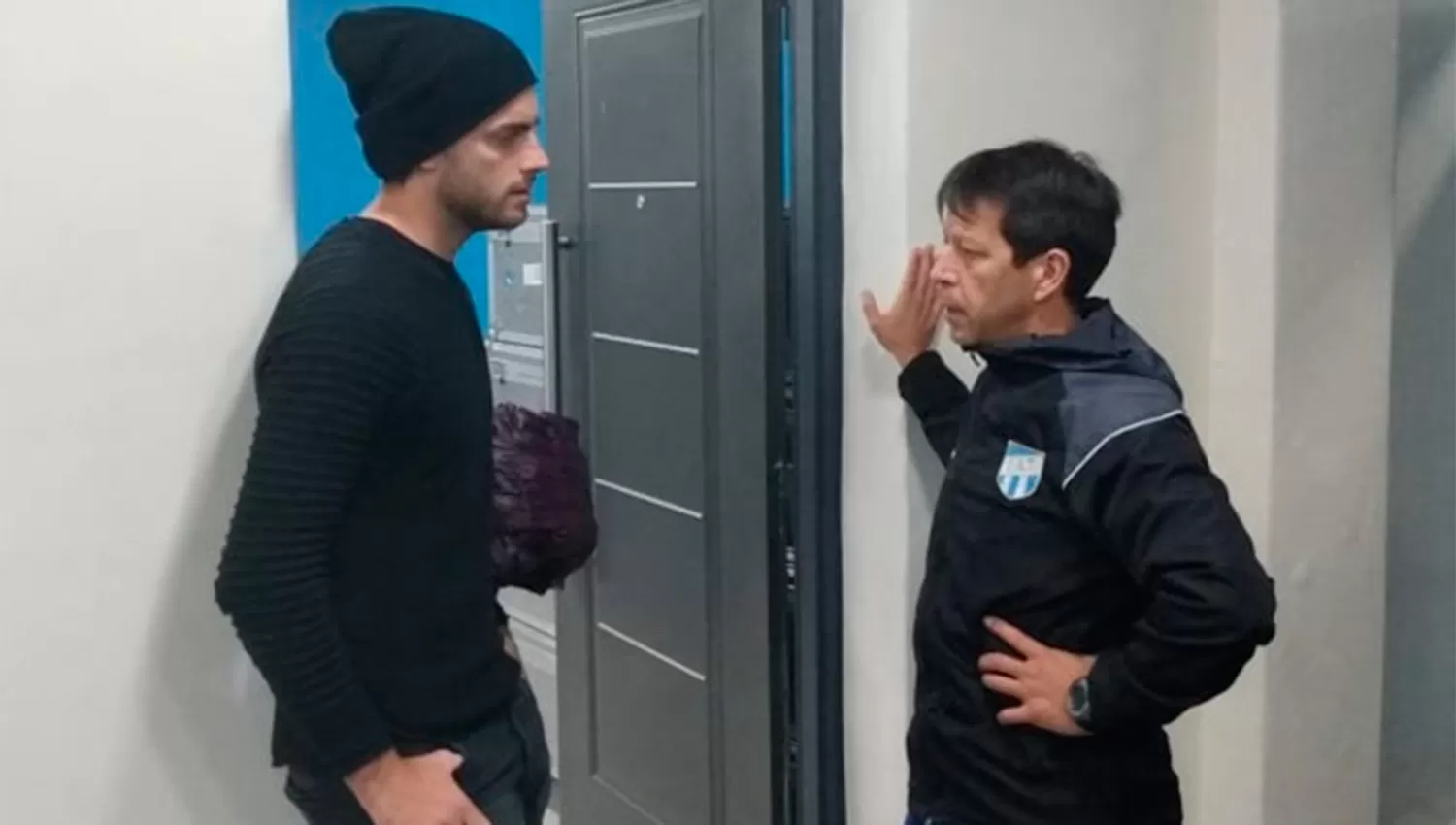Melano pasó por el club y charló con el cuerpo técnico del Decano. FOTO PRENSA DE ATLÉTICO