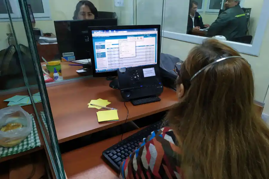 RECEPCIÓN. Operadoras del 107 toman las llamadas y la pasan al sector de logística. 