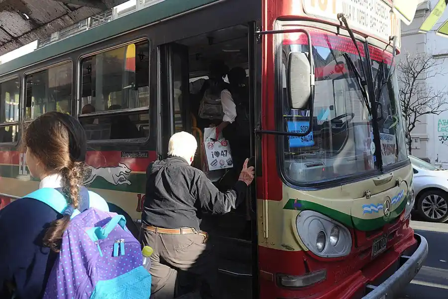 Compás de espera de UTA: podría haber paro el martes en Tucumán